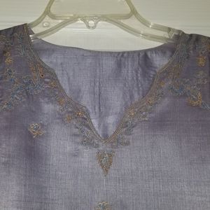 Silk Salwar Kamiz with scarf New.